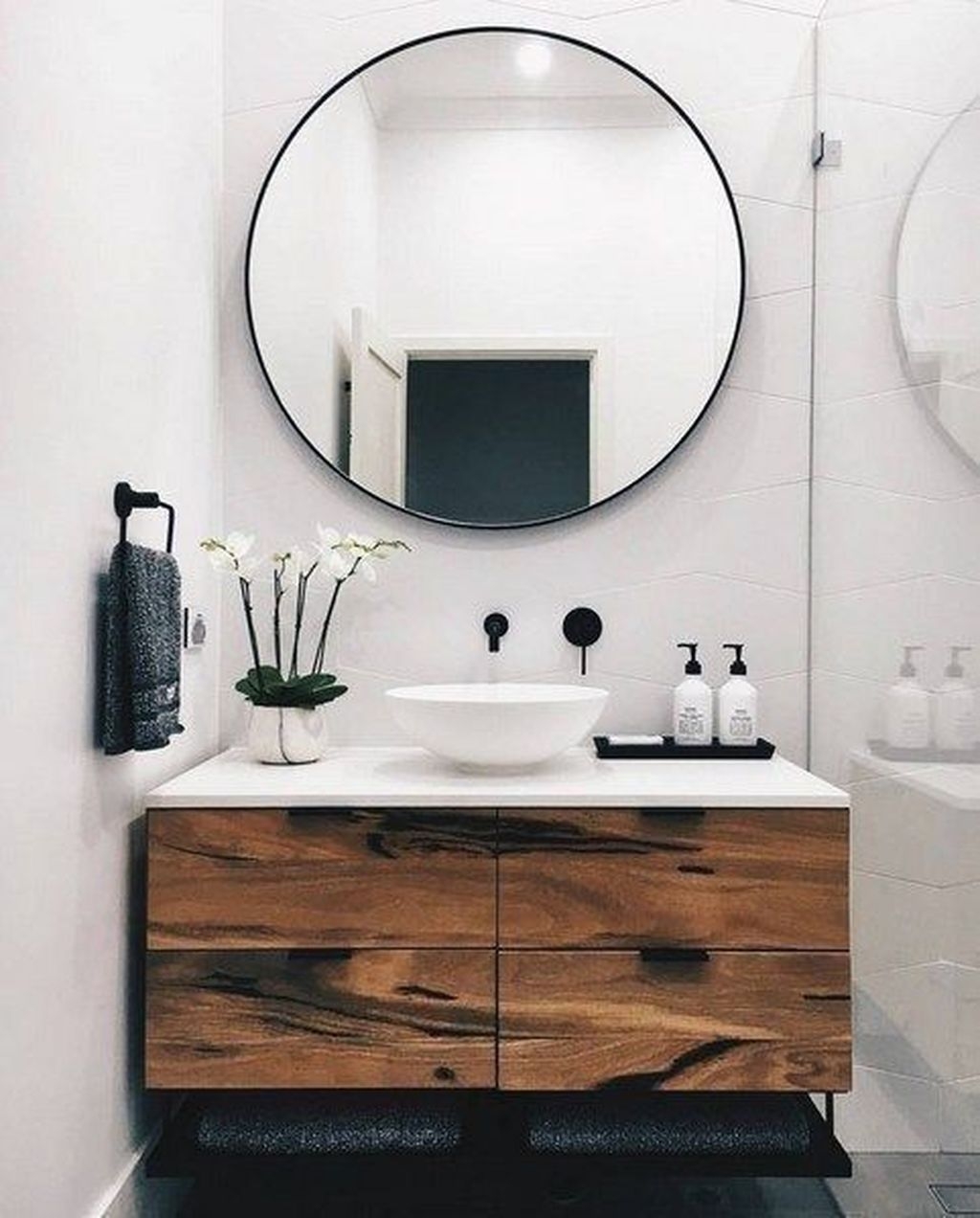 Stunning Bathroom Mirror Decor Ideas 16 PIMPHOMEE