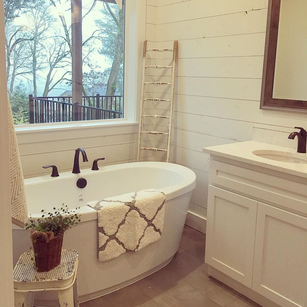 41 Stunning Rustic Farmhouse Bathroom Design Ideas