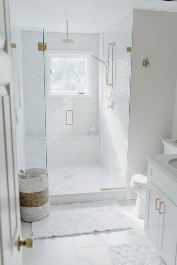 10+ Classic White Bathroom Ideas to Make a Dreamy Ambiance