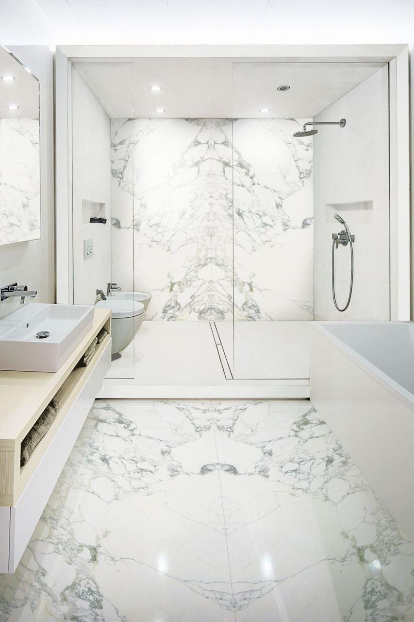 The contemporary bathroom with Stonepeak’s porcelain floor and wall