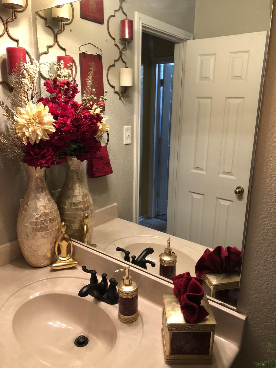 50 Amazing Christmas Bathroom Decorations That Will Amaze You — TERACEE