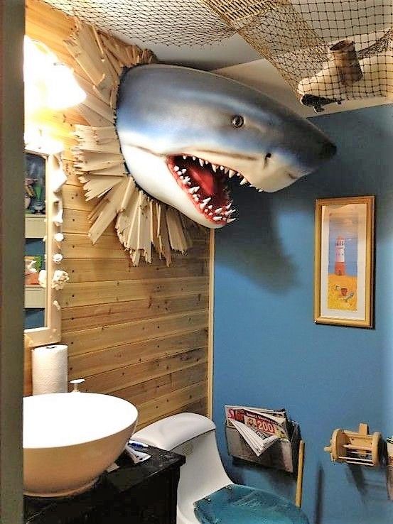 I love a good beach and ocean theme for the bathroom. Shark room