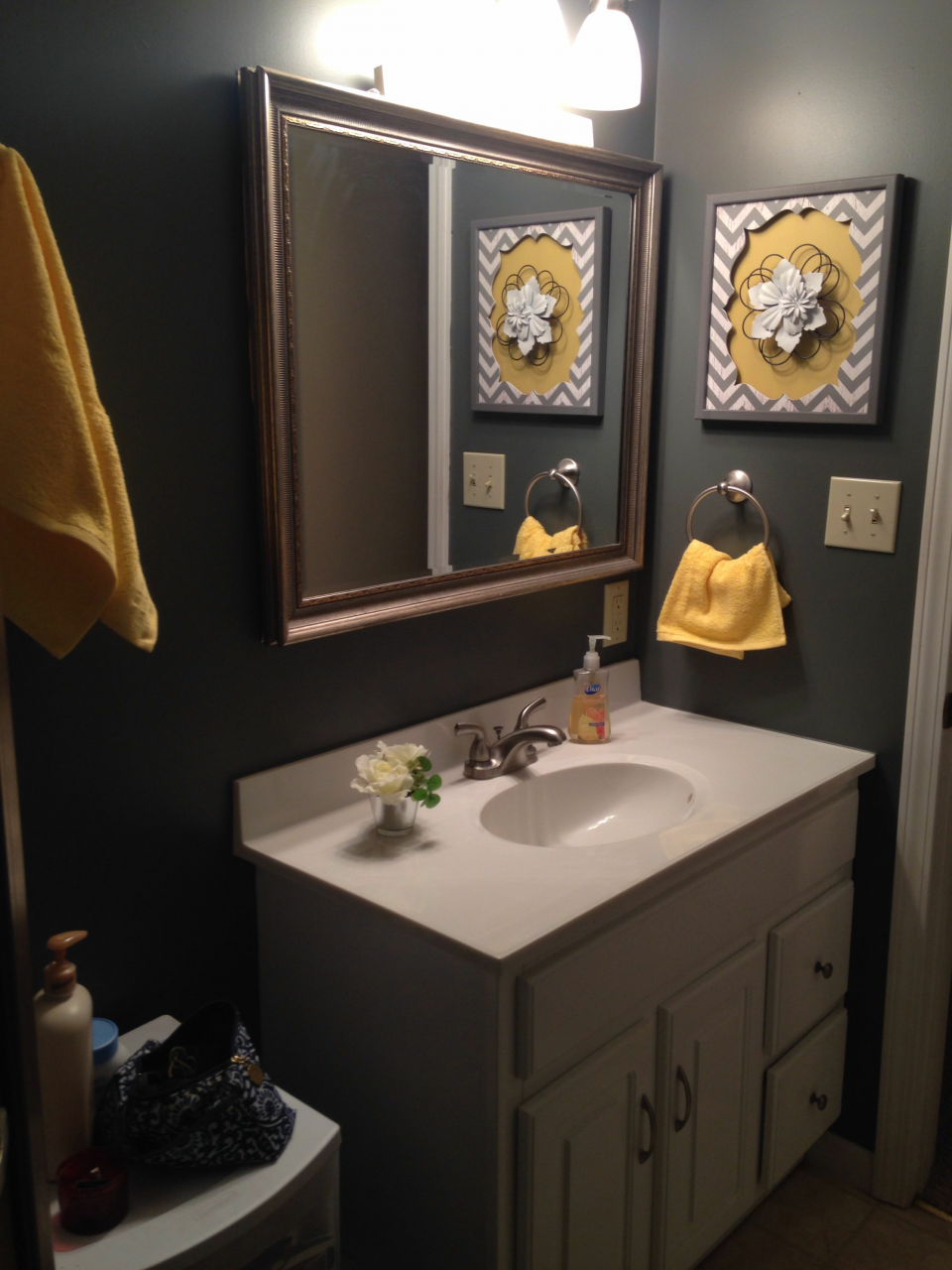 How To Decorate A Yellow Bathroom phototofabulous