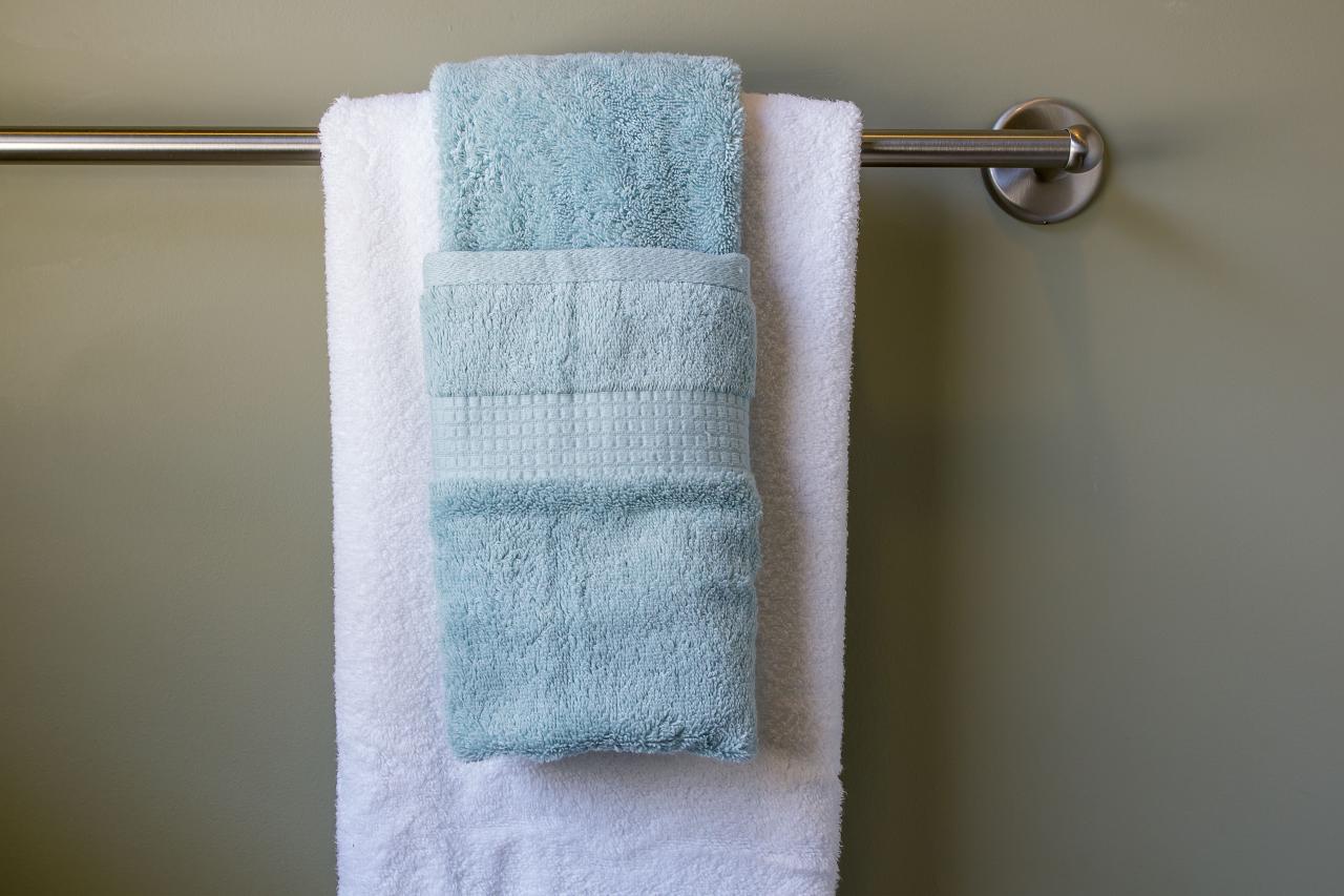 10+ Bathroom Towel Folding Ideas