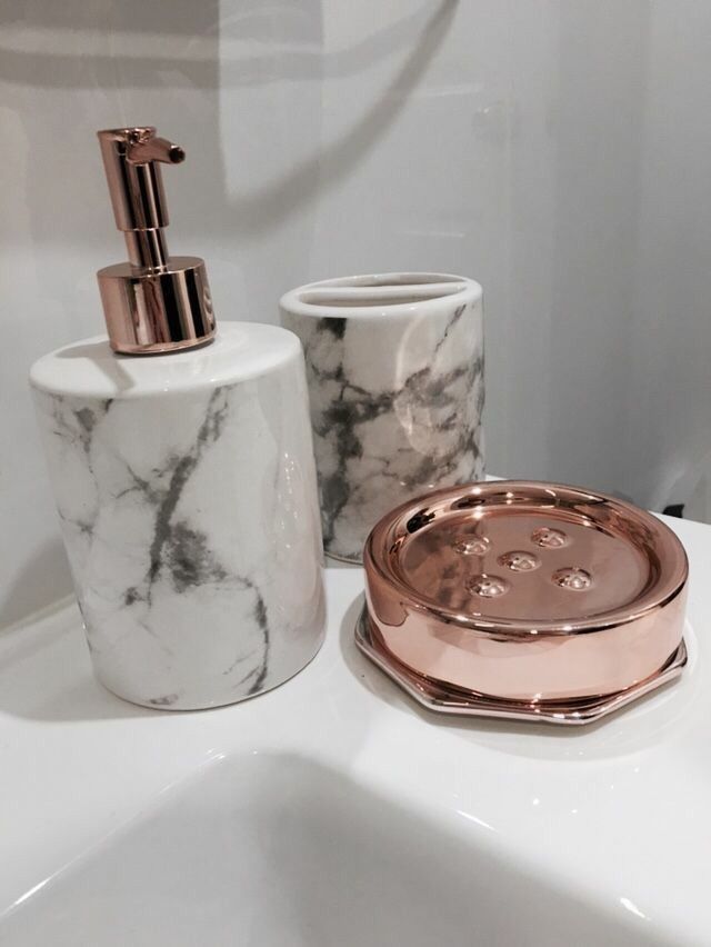 Marble and rose gold... My fave! Gold bathroom decor, Gold bathroom