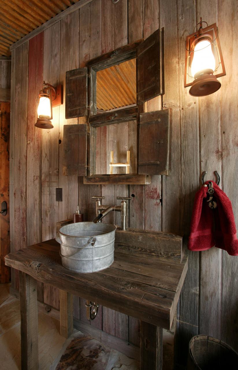 WESTERN Rustic powder room, Barn bathroom, Rustic bathrooms