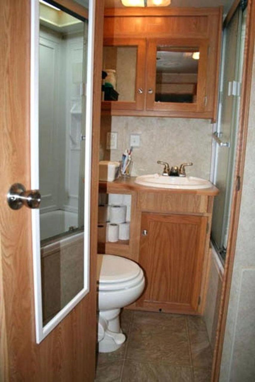 20+ Best RV Bathroom Ideas For Cozy Outdoor Holiday Rv bathroom
