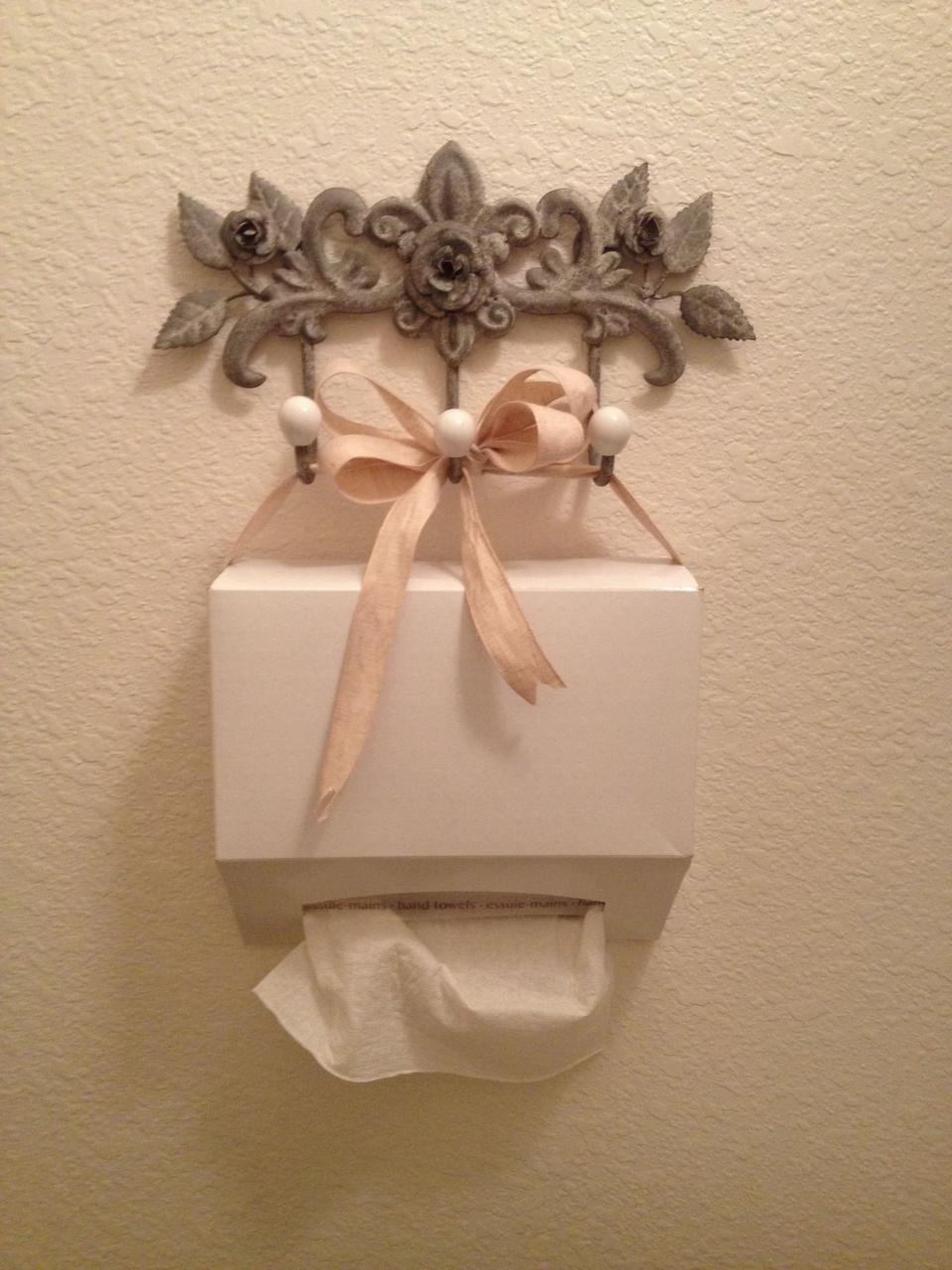 A pretty way to hang paper towels in the bathroom! Bath decor