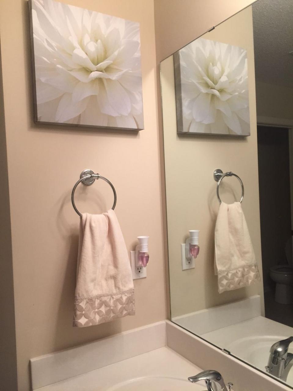 Our bathroom flower theme classy Bathroom flowers, Classy, Bathroom