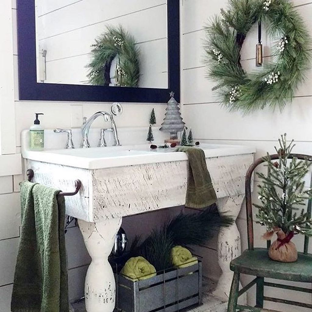 30 Lovely Winter Bathroom Decoration Ideas Bathroom decor, Christmas