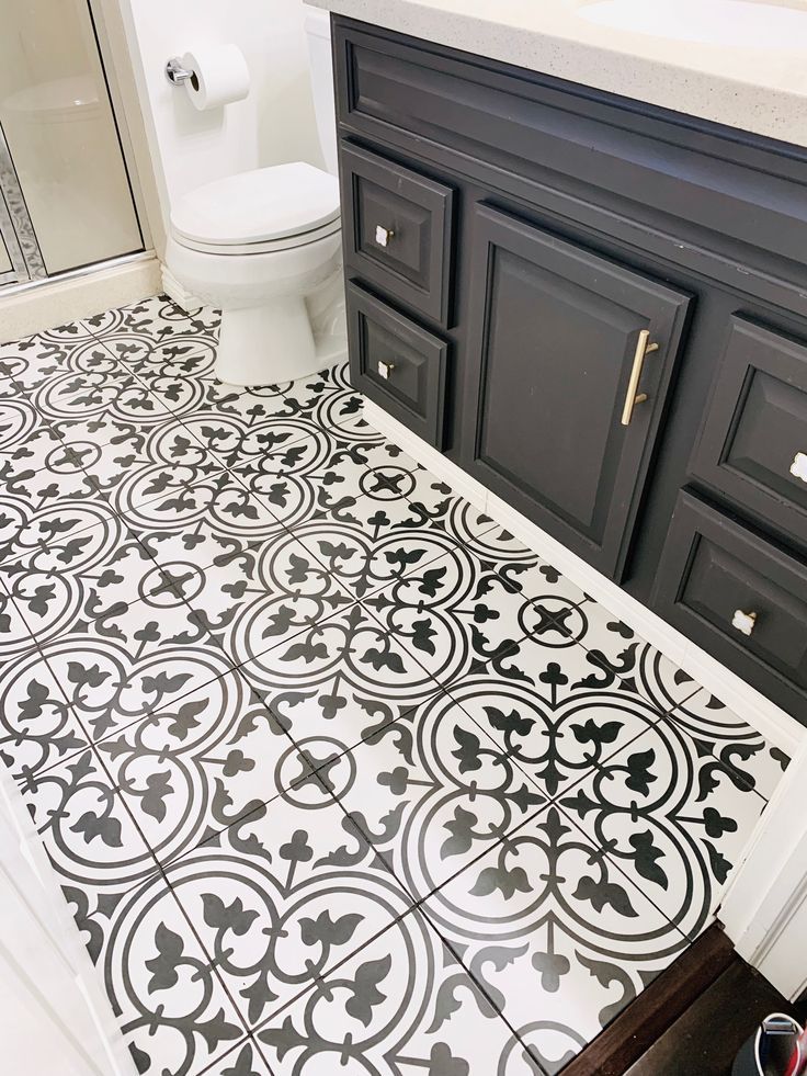 Black and white tile I Geometric Tile I Bathroom renovation I Painted