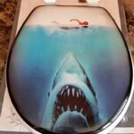 Custom Jaws toilet seat for my Jaws bathroom Wolle kaufen