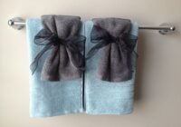 Cute way to make your hand towels look fancy! Bathroom towels display