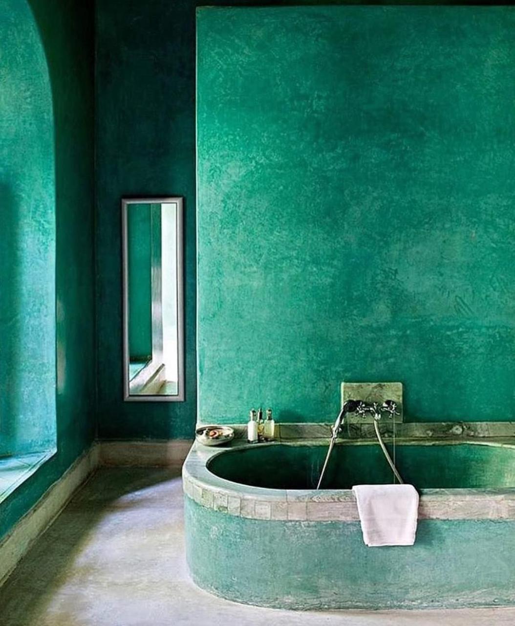 Green walls, emerald green bathroom Green bathroom, Amazing bathrooms