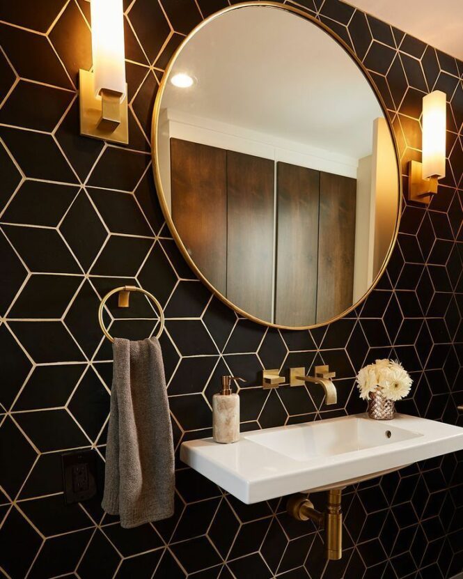 i love this art deco bathroom! Bold tile, Decor interior design, Art