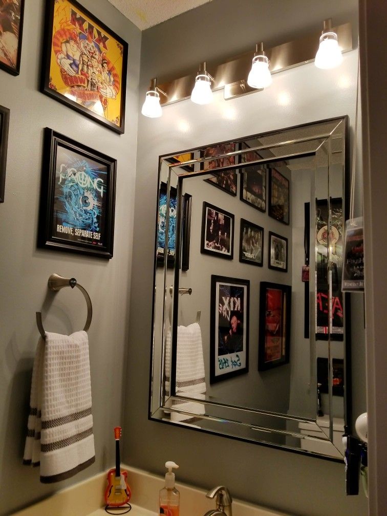 Rock & Roll bathroom decor Men Bathroom Decor, Guys Bathroom Ideas, Guy