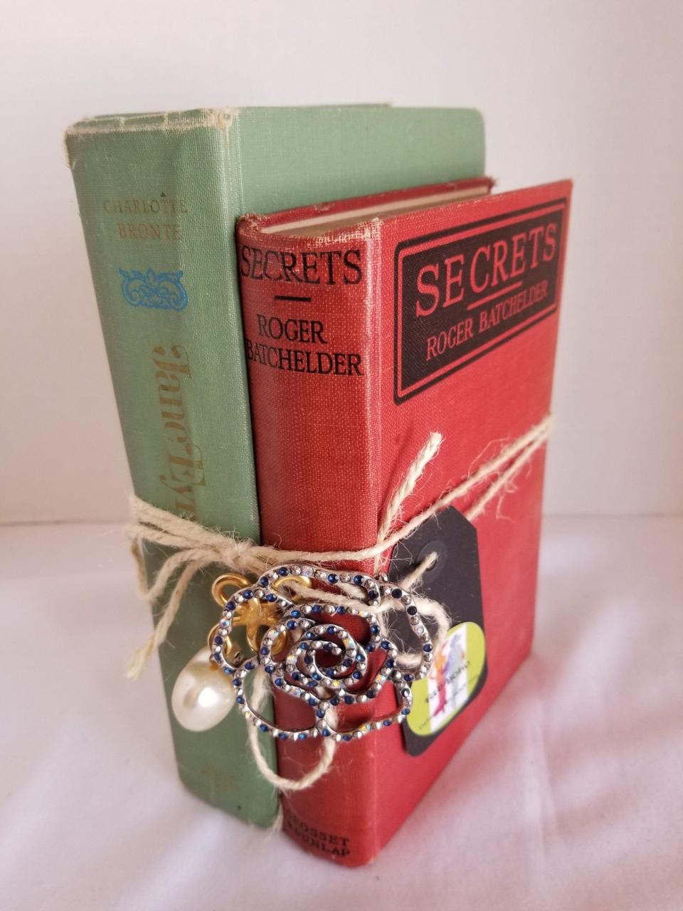 VINTAGE COLLECTABLE BOOKS 2 Novels "Jane Eyre" "Secrets" Hard Covers
