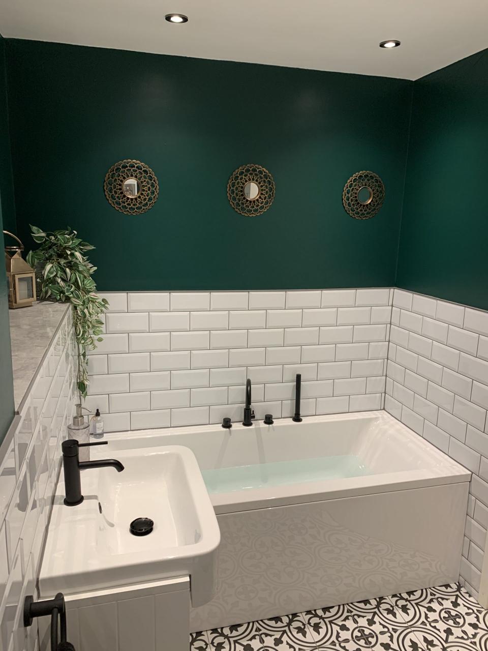 20+ Dark Green Bathroom HOMYHOMEE