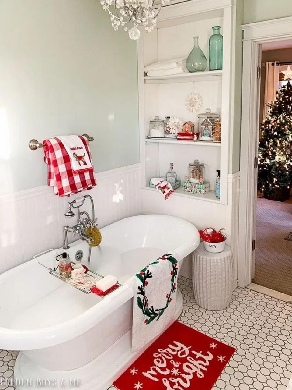 31 Brilliant Christmas Bathroom Decoration Ideas That Looks So Simple