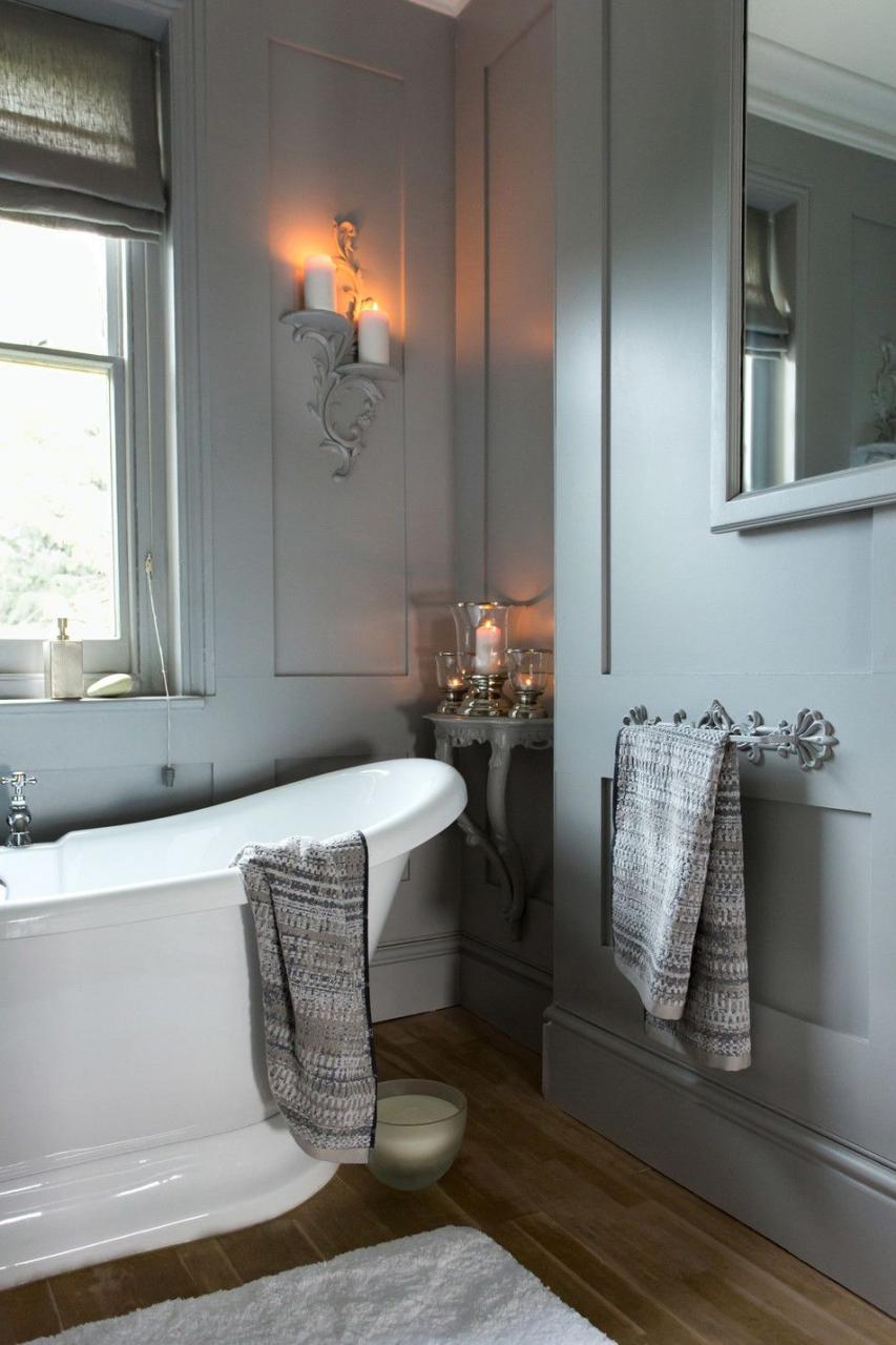 Traditional Grey Country Bathroom Decor Bathroom design inspiration