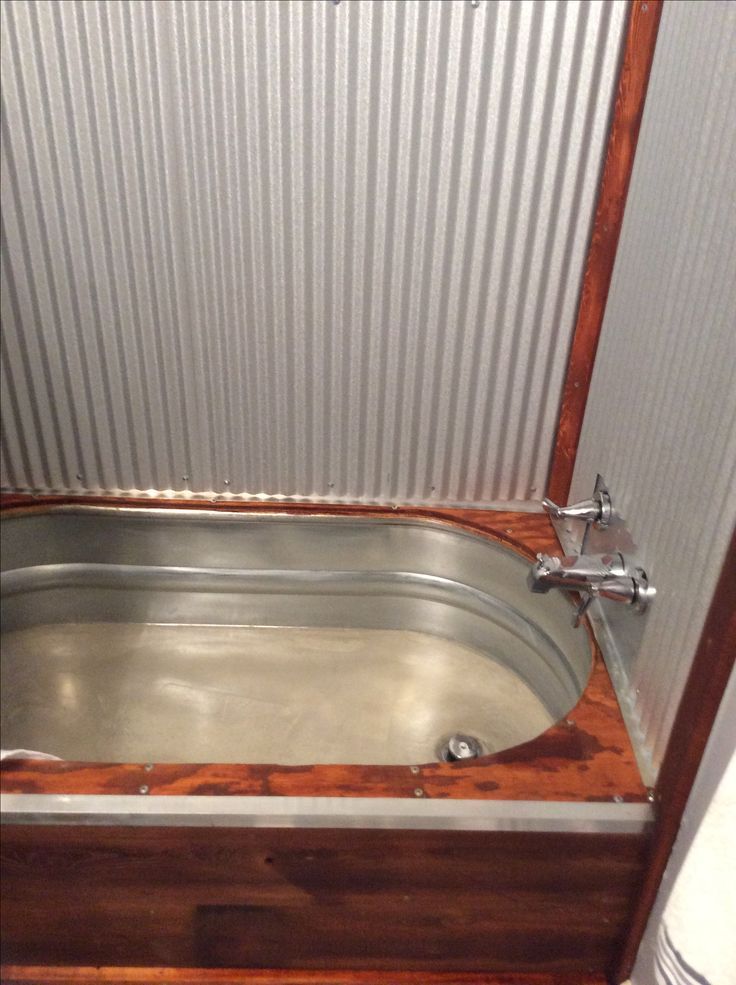Galvanized bath tub Rustic bathtubs, Rustic bathrooms, Bathrooms remodel