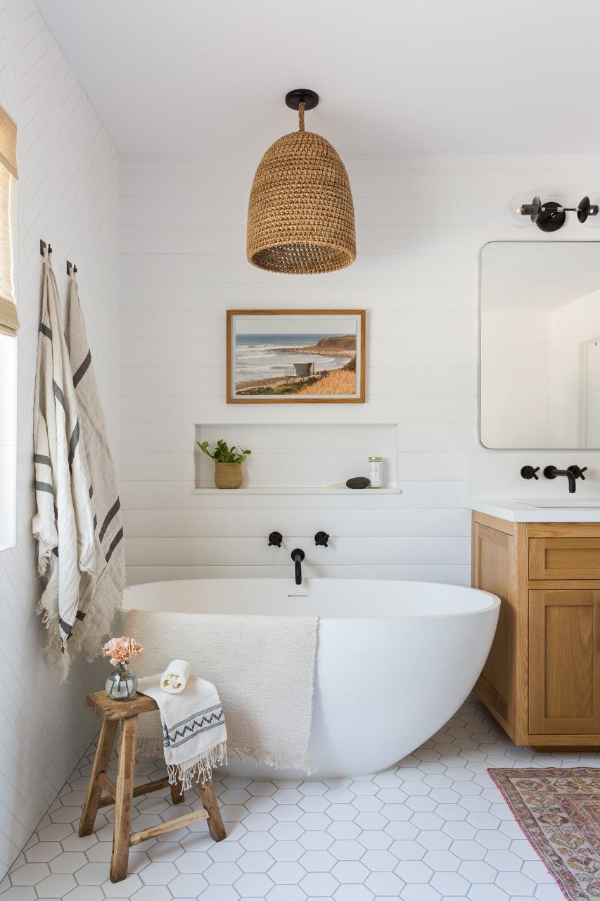 20 Modern Farmhouse and Cottage Bathroom Tile Ideas!