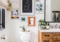 15 Bathrooms With Beautiful Wall Decor That Will Inspire A Refresh